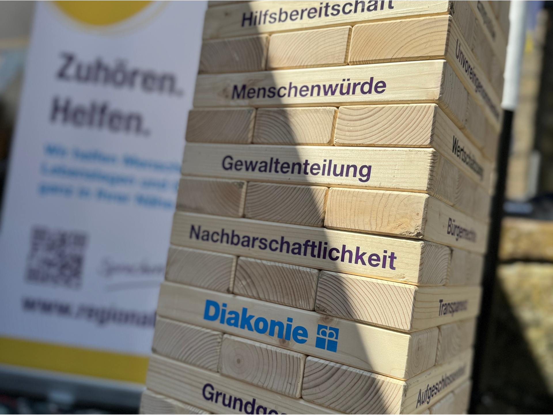 Demokratie-Jenga-Turm